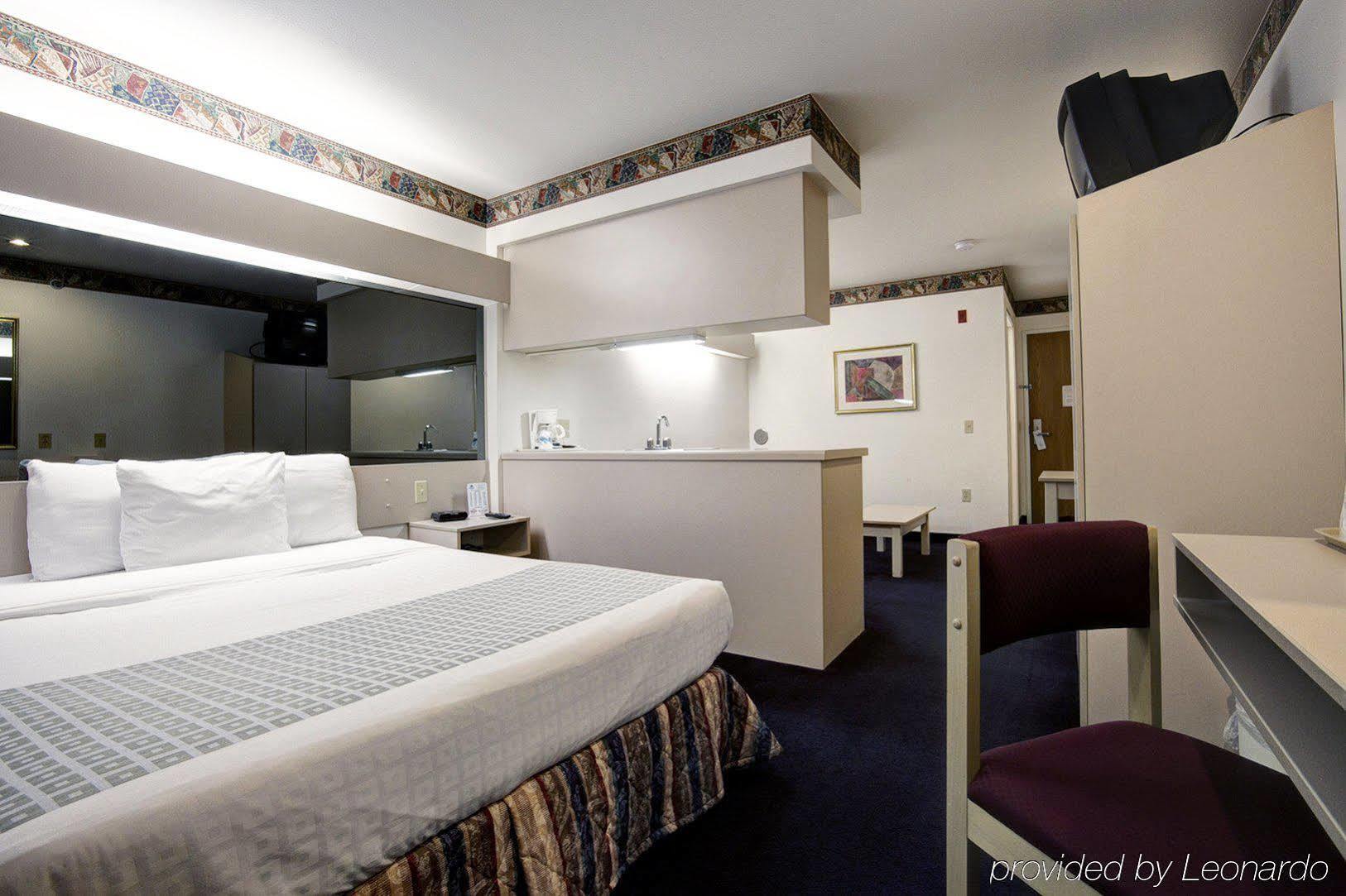 Americas Best Value Inn Racine Room photo